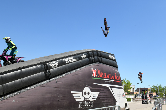 Foto Nicoloro G.  18/05/2024   Ravenna   Esibizione di Freestyle Motocross.   nella foto un momento dell' esibizione.