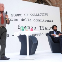 Foto Nicoloro G. 20/05/2011 Faenza (RA) Apertura ufficiale della quarta edizione del ” Festival dell’ Arte Contemporanea ” che si svolge a Faenza dal 20 al 22 maggio e che ha per tema ” Forme della committenza “. nella foto Achille Bonito Oliva – Massimo Cacciari