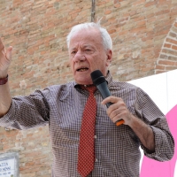Foto Nicoloro G. 20/05/2011 Faenza (RA) Apertura ufficiale della quarta edizione del ” Festival dell’ Arte Contemporanea ” che si svolge a Faenza dal 20 al 22 maggio e che ha per tema ” Forme della committenza “. nella foto Achille Bonito Oliva