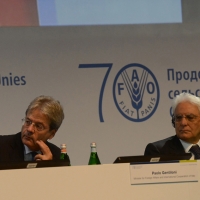 Foto Nicoloro G.   16/10/2015    Milano  In occasione della Giornata Mondiale dell' Alimentazione si e' svolto in Expo un incontro al quale hanno preso parte il Capo di Stato e il segretario generale delle Nazioni Unite. nella foto il ministro Paolo Gentiloni, a sinistra, e il Presidente Sergio Mattarella.