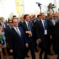 Foto Nicoloro G.  21/06/2015  Milano  Visita all' Expo del presidente della Repubblica francese. nella foto da sinistra il presidente Francois Hollande, il premier Matteo Renzi e il commissario unico di Expo 2015 Giuseppe Sala.