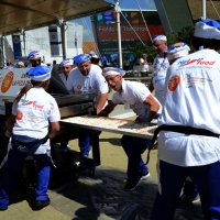 Foto Nicoloro G.  20/06/2015  Milano   Realizzata la pizza più lunga del mondo all' Expo 2015. nella foto un momento della cottura della pizza.