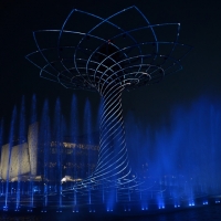 Foto Nicoloro G.   01/05 - 31/10/2015  Milano    Simbolo del Padiglione Italia l' Albero della Vita, alto 37 metri e fatto di legno e acciaio, è stato realizzato dal Consorzio "Orgoglio Brescia " sotto la direzione di Marco Balich supportato dallo studio Gioforma. L' opera è simbolo della vita e slancio verso il futuro, l' innovazione, la tecnologia.