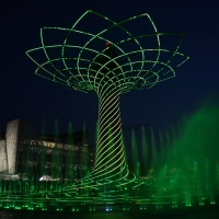 Foto Nicoloro G.   01/05 - 31/10/2015  Milano    Simbolo del Padiglione Italia l' Albero della Vita, alto 37 metri e fatto di legno e acciaio, è stato realizzato dal Consorzio "Orgoglio Brescia " sotto la direzione di Marco Balich supportato dallo studio Gioforma. L' opera è simbolo della vita e slancio verso il futuro, l' innovazione, la tecnologia.