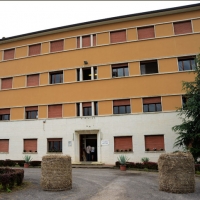 Foto Nicoloro G. 17/05/2013 Rovigo Il CRA di Rovigo, Centro di Ricerca in Agricoltura, in occasione della seconda giornata internazionale del ” Fascination of plants day ” ha organizzato una giornata dal titolo ” La canapa: una possibilità per migliorare la nostra vita “. Il Centro, infatti, da più di un decennio coltiva e studia la canapa nei suoi diversi aspetti agricoli, farmaceutici, alimentari e in questa giornata di divulgazione ne mette in mostra le due opposte facce : una antica, sana ed utile, l’ altra più moderna, voluttuosa, tossica, illegale. nella foto La sede del CRA