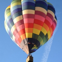 Foto Nicoloro G.  19/09/2010 Ferrara  Sesta edizione del ” Ferrara Balloons Festival 2010 “, festival internazionale delle mongolfiere. Organizzato dal Comune e dalla Provincia di Ferrara vanta equipaggi provenienti da diverse parti del mondo. Il cattivo tempo meteo aveva impedito nel giorno dell’ inaugurazione, il 17/09, il levarsi in aria delle mongolfiere e dei paramotori, ma oggi la manifestazione ha avuto il suo regolare svolgimento. nella foto Una mongolfiera