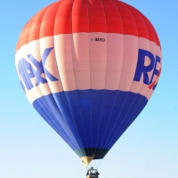 Foto Nicoloro G.  19/09/2010 Ferrara  Sesta edizione del ” Ferrara Balloons Festival 2010 “, festival internazionale delle mongolfiere. Organizzato dal Comune e dalla Provincia di Ferrara vanta equipaggi provenienti da diverse parti del mondo. Il cattivo tempo meteo aveva impedito nel giorno dell’ inaugurazione, il 17/09, il levarsi in aria delle mongolfiere e dei paramotori, ma oggi la manifestazione ha avuto il suo regolare svolgimento. nella foto Una mongolfiera