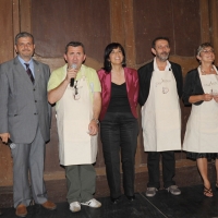 Foto Nicoloro G. 19/06/2011 Forlimpopoli (FC) Nell' ambito della quindicesima Festa Artusiana e del centenario artusiano serata di consegna del tradizionale " Premio Marietta ad honorem " al giornalista Michele Serra e alla gastronoma Paola Gho. nella foto Paolo Zoffoli – Vito – Laila Tentoni – Michele Serra – Paola Gho
