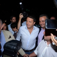 Foto Nicoloro G. 02/09/2013 Bologna Festa del PD di Bologna con l’ intervento del sindaco di Firenze Matteo Renzi. nella foto Tra la folla di fotografi e simpatizzanti Matteo Renzi – Raffaele Donini