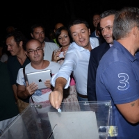 Foto Nicoloro G. 02/09/2013 Bologna Festa del PD di Bologna con l’ intervento del sindaco di Firenze Matteo Renzi. nella foto Tra la folla di simpatizzanti Matteo Renzi – Raffaele Donini