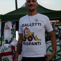 Foto Nicoloro G.  25/07/2015  Cervia ( Ravenna )  Festa Nazionale della Lega Nord Romagna. nella foto un simpatizzante leghista con la maglietta che richiama la \" ruspa \".