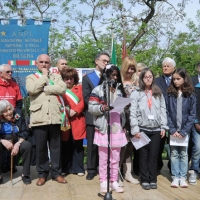 Foto Nicoloro G. 25/04/2011 Marzabotto (BO) Per il 25 Aprile " Festa della Liberazione " cerimonia di commemorazione delle vittime della strage nazifascista di Marzabotto. nella foto Alunni della Scuola  Media di Marzabotto leggono poesie