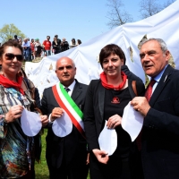 Foto Nicoloro G. 25/04/2013 Marzabotto ( Bologna ) Celebrazione della Festa della Liberazione in questo paese che durante la Seconda guerra mondiale subì una strage perpetrata dai nazisti. nella foto Patrizia Moretti – Romano Franchi – Cecilia Strada – Pietro Grasso