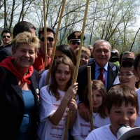 Foto Nicoloro G. 25/04/2013 Marzabotto ( Bologna ) Celebrazione della Festa della Liberazione in questo paese che durante la Seconda guerra mondiale subì una strage perpetrata dai nazisti. nella foto Susanna Camusso – Pietro Grasso e un gruppo di studenti