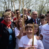 Foto Nicoloro G. 25/04/2013 Marzabotto ( Bologna ) Celebrazione della Festa della Liberazione in questo paese che durante la Seconda guerra mondiale subì una strage perpetrata dai nazisti. nella foto Susanna Camusso – Pietro Grasso e un gruppo di studenti