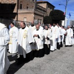 Foto Nicoloro G.   16/04/2023   Ravenna   Come e\' tradizione nella domenica in albis si e\' svolta la Festa della Madonna Greca, con una processione che parte dal canale Candiano e termina nella basilica di Santa Maria in Porto. nella foto lungo il corteo della processione.