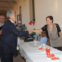 Foto Nicoloro G. 17/06/2011 Bagnacavallo (RA) " Festa della politica " organizzata dal PD tra dibattiti, mostre e cucina regionale. nella foto Massimo D'Alema ed i volontari della festa