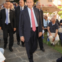 Foto Nicoloro G. 15/06/2012 Bagnacavallo (RA) Nell’ ambito della manifestazione ” Festa della Politica “, che si svolge a Bagnacavallo dal 14 al 17 giugno, si e’ tenuto un incontro-dibattito dal titolo ” Leo Longanesi: fascista e antifascista, borghese e rivoluzionario “. Intorno alla figura del giornalista, disegnatore, editore, che a Bagnacavallo era nato nel 1905, hanno discusso il presidente della Camera Gianfranco Fini, l’ onorevole Walter Veltroni e il presidente di RCS libri Paolo Mieli. nella foto Gianfranco Fini