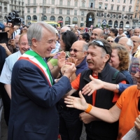 Foto Nicoloro G. 02/06/2011 Milano Celebrazione della Festa della Repubblica in piazza Duomo alla presenza delle piu' alte cariche dell' amministrazione e delle Forze Armate. nella foto Giuliano Pisapia tra la folla