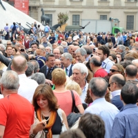 Foto Nicoloro G. 02/06/2011 Milano Celebrazione della Festa della Repubblica in piazza Duomo alla presenza delle piu' alte cariche dell' amministrazione e delle Forze Armate. nella foto Giuliano Pisapia in un mare di folla