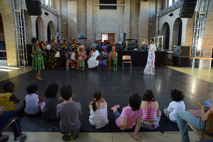 Foto Nicoloro G.  08/06/2014   Ravenna    Terza ed ultima giornata dell' ottava edizione del       " Festival delle Culture " che quest' anno affronta le tematiche della partecipazione, della convivenza e dell' incontro, per un arricchimento collettivo. nella foto un gruppo di appartenenti alla Comunità  EDO mette in scena un matrimonio della loro tradizione.