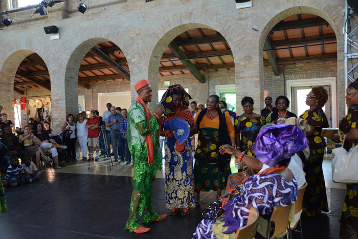 Foto Nicoloro G.  08/06/2014   Ravenna    Terza ed ultima giornata dell' ottava edizione del       " Festival delle Culture " che quest' anno affronta le tematiche della partecipazione, della convivenza e dell' incontro, per un arricchimento collettivo. nella foto un momento della cerimonia di matrimonio.