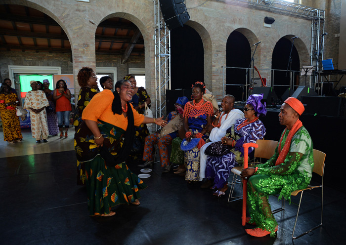 Foto Nicoloro G.  08/06/2014   Ravenna    Terza ed ultima giornata dell\' ottava edizione del       \" Festival delle Culture \" che quest\' anno affronta le tematiche della partecipazione, della convivenza e dell\' incontro, per un arricchimento collettivo. nella foto durante la cerimonia di matrimonio.