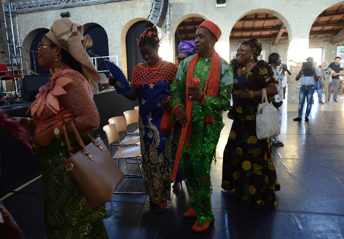 Foto Nicoloro G.  08/06/2014   Ravenna    Terza ed ultima giornata dell\' ottava edizione del       \" Festival delle Culture \" che quest\' anno affronta le tematiche della partecipazione, della convivenza e dell\' incontro, per un arricchimento collettivo. nella foto durante la cerimonia di matrimonio.