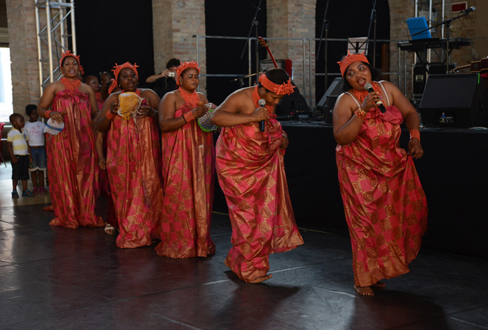 Foto Nicoloro G.  08/06/2014   Ravenna    Terza ed ultima giornata dell\' ottava edizione del       \" Festival delle Culture \" che quest\' anno affronta le tematiche della partecipazione, della convivenza e dell\' incontro, per un arricchimento collettivo. nella foto un gruppo di donne nigeriane interculturali presentano danze tradizionali.