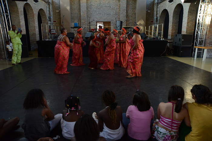 Foto Nicoloro G.  08/06/2014   Ravenna    Terza ed ultima giornata dell\' ottava edizione del       \" Festival delle Culture \" che quest\' anno affronta le tematiche della partecipazione, della convivenza e dell\' incontro, per un arricchimento collettivo. nella foto un gruppo di donne nigeriane interculturali presentano danze tradizionali.