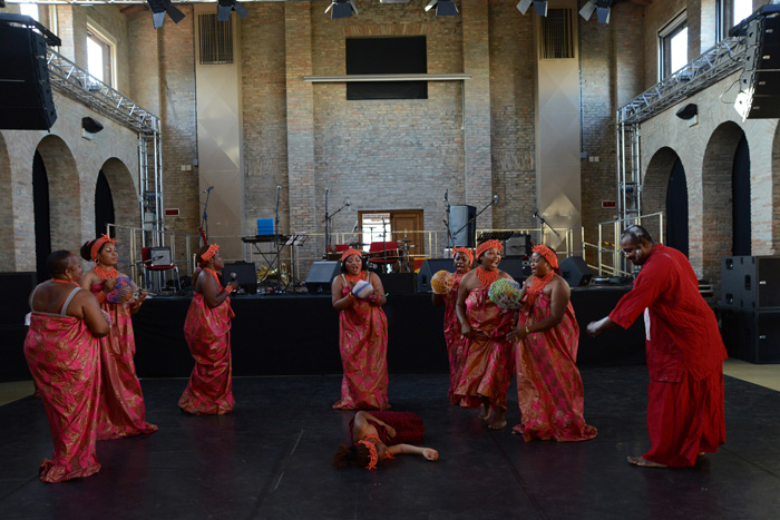 Foto Nicoloro G.  08/06/2014   Ravenna    Terza ed ultima giornata dell\' ottava edizione del       \" Festival delle Culture \" che quest\' anno affronta le tematiche della partecipazione, della convivenza e dell\' incontro, per un arricchimento collettivo. nella foto un gruppo di donne nigeriane interculturali presentano danze rituali e tribali tradizionali.