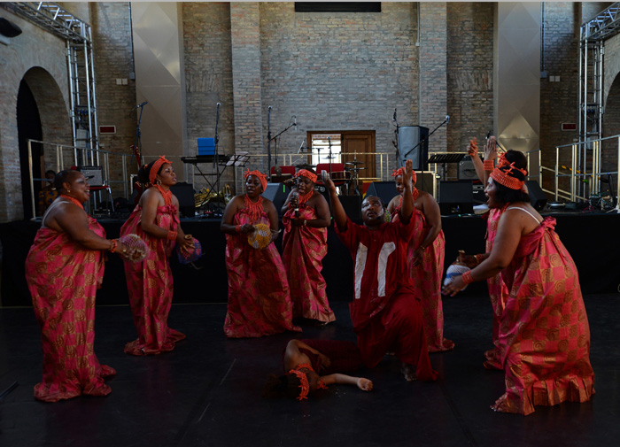 Foto Nicoloro G.  08/06/2014   Ravenna    Terza ed ultima giornata dell' ottava edizione del       " Festival delle Culture " che quest' anno affronta le tematiche della partecipazione, della convivenza e dell' incontro, per un arricchimento collettivo. nella foto un gruppo di donne nigeriane interculturali presentano danze rituali e tribali tradizionali.