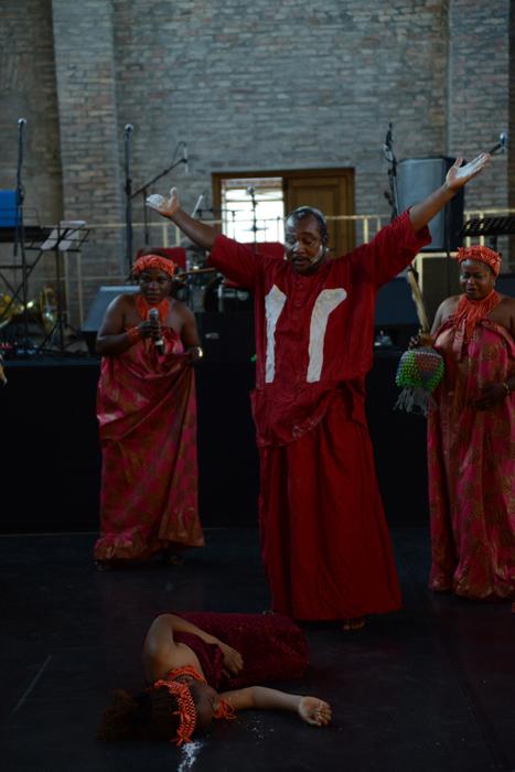 Foto Nicoloro G.  08/06/2014   Ravenna    Terza ed ultima giornata dell' ottava edizione del       " Festival delle Culture " che quest' anno affronta le tematiche della partecipazione, della convivenza e dell' incontro, per un arricchimento collettivo. nella foto un gruppo di donne nigeriane interculturali insieme ad uno stregone presentano danze rituali e tribali tradizionali.