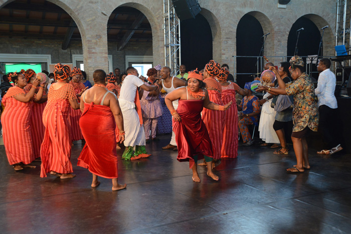 Foto Nicoloro G.  08/06/2014   Ravenna    Terza ed ultima giornata dell' ottava edizione del       " Festival delle Culture " che quest' anno affronta le tematiche della partecipazione, della convivenza e dell' incontro, per un arricchimento collettivo. nella foto un gruppo di donne nigeriane interculturali presentano danze tradizionali.