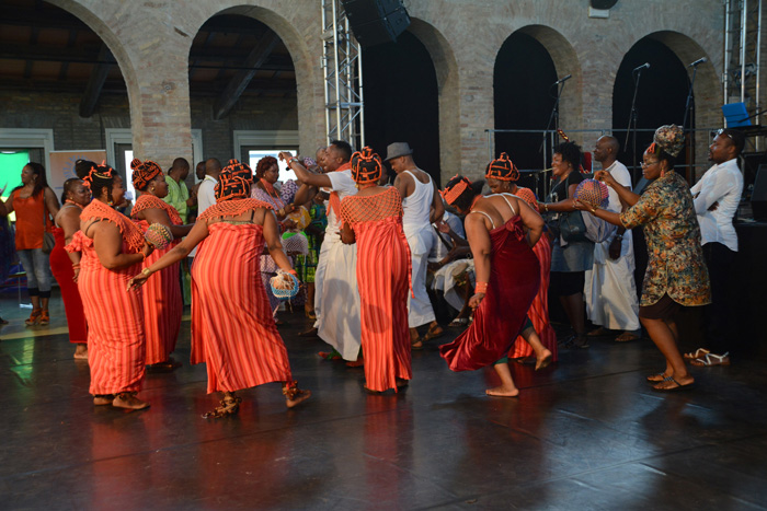 Foto Nicoloro G.  08/06/2014   Ravenna    Terza ed ultima giornata dell' ottava edizione del       " Festival delle Culture " che quest' anno affronta le tematiche della partecipazione, della convivenza e dell' incontro, per un arricchimento collettivo. nella foto un gruppo di donne nigeriane interculturali presentano danze tradizionali.