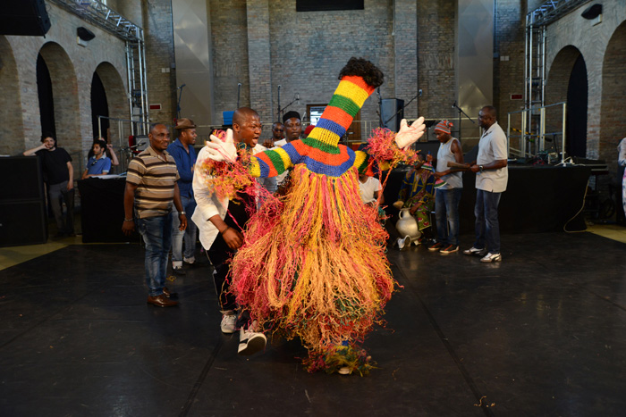 Foto Nicoloro G.  08/06/2014   Ravenna    Terza ed ultima giornata dell' ottava edizione del       " Festival delle Culture " che quest' anno affronta le tematiche della partecipazione, della convivenza e dell' incontro, per un arricchimento collettivo. nella foto un momento di una danza tribale con un costume rituale tradizionale.