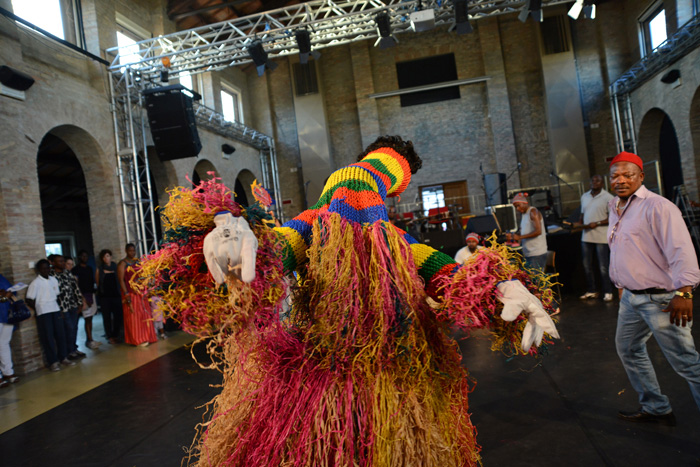 Foto Nicoloro G.  08/06/2014   Ravenna    Terza ed ultima giornata dell' ottava edizione del       " Festival delle Culture " che quest' anno affronta le tematiche della partecipazione, della convivenza e dell' incontro, per un arricchimento collettivo. nella foto un momento di una danza tribale con un costume rituale tradizionale.