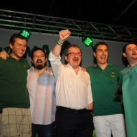 Foto Nicoloro G. 26/07/2012 Marina di Ravenna Il neo segretario federale Roberto Maroni interviene alla festa nazionale della Lega Nord Romagna. nella foto Gianluca Pini – Roberto Maroni e alcuni militanti