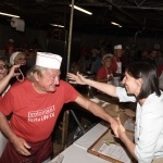 30/08/2023   Ravenna   Serata inaugurale della Festa Nazionale dell' Unita'.  nella foto Elly Schlein saluta i volontari nelle cucine della Festa del PD.