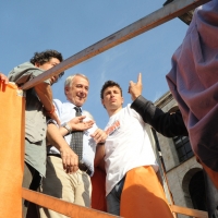 Foto Nicoloro G. 30/05/2011 Milano Festa in piazza Duomo, colorata di arancione, per l’ elezione a sindaco di Giuliano Pisapia. Una piazza Duomo gremita all’ inverosimile che ha visto avvicendarsi sul palco numerosi artisti e politici. nella foto Giuliano Pisapia