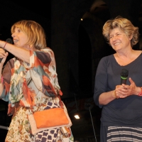 Foto Nicoloro G. 30/05/2011 Milano Festa in piazza Duomo, colorata di arancione, per l’ elezione a sindaco di Giuliano Pisapia. Una piazza Duomo gremita all’ inverosimile che ha visto avvicendarsi sul palco numerosi artisti e politici. nella foto Lella Costa – Susanna Camusso