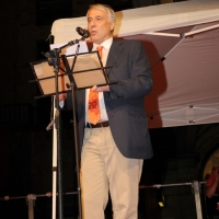 Foto Nicoloro G. 30/05/2011 Milano Festa in piazza Duomo, colorata di arancione, per l’ elezione a sindaco di Giuliano Pisapia. Una piazza Duomo gremita all’ inverosimile che ha visto avvicendarsi sul palco numerosi artisti e politici. nella foto Giuliano Pisapia