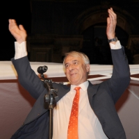 Foto Nicoloro G. 30/05/2011 Milano Festa in piazza Duomo, colorata di arancione, per l’ elezione a sindaco di Giuliano Pisapia. Una piazza Duomo gremita all’ inverosimile che ha visto avvicendarsi sul palco numerosi artisti e politici. nella foto Giuliano Pisapia