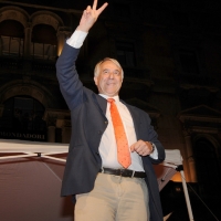 Foto Nicoloro G. 30/05/2011 Milano Festa in piazza Duomo, colorata di arancione, per l’ elezione a sindaco di Giuliano Pisapia. Una piazza Duomo gremita all’ inverosimile che ha visto avvicendarsi sul palco numerosi artisti e politici. nella foto Giuliano Pisapia