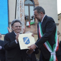 Foto Nicoloro G. 13/04/2011 Ravenna Festeggiamenti in piazza a Ravenna per la locale squadra di volley \" Marcegaglia CMC \" promossa in A1. nella foto Stefano Marcegaglia – Fabrizio Matteucci