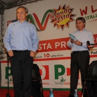 Foto Nicoloro G. 24/08/2012 Ravenna Il presidente della Regione Emilia-Romagna apre la Festa Provinciale del PD di Ravenna che si manifesta sotto lo slogan " Viva l' Italia, l' Italia che non ha paura ". nella foto Claudio Sardo – Vasco Errani