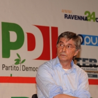Foto Nicoloro G. 24/08/2012 Ravenna Il presidente della Regione Emilia-Romagna apre la Festa Provinciale del PD di Ravenna che si manifesta sotto lo slogan " Viva l' Italia, l' Italia che non ha paura ". nella foto Vasco Errani, Presidente della Regione Emilia-Romagna