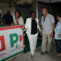 Foto Nicoloro G.  31/08/2014   Ravenna    Festa Provinciale de L' Unità. nella foto la parlamentare europea Cècile Kyenge al bar della Festa parla con alcuni avventori.