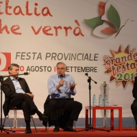 Foto Nicoloro G. 16/09/2013 Ravenna Serata conclusiva della Festa provinciale del PD di Ravenna con la presenza del segretario generale del PD Guglielmo Epifani e del presidente della Regione Emilia-Romagna Vasco Errani. nella foto Vasco Errani – Guglielmo Epifani – Claudio Sardo