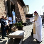 Foto Nicoloro G.   Cervia (RA)   13/06/2022   Festeggiamenti in onore di Sant\' Antonio, protettore dei marinai e dei salinari, con corteo che raggiungera\' il porto da dove la statua del Santo verra\' imbarcata e portata in mare aperto per la tradizionale benedizione e lancio in mare di una corona . nella foto la benedizione del sale da parte dell\' arcivescovo Lorenzo Ghizzoni.